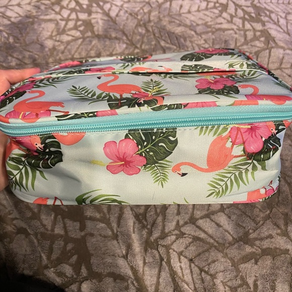 Cosmetic travel case - Picture 3 of 3